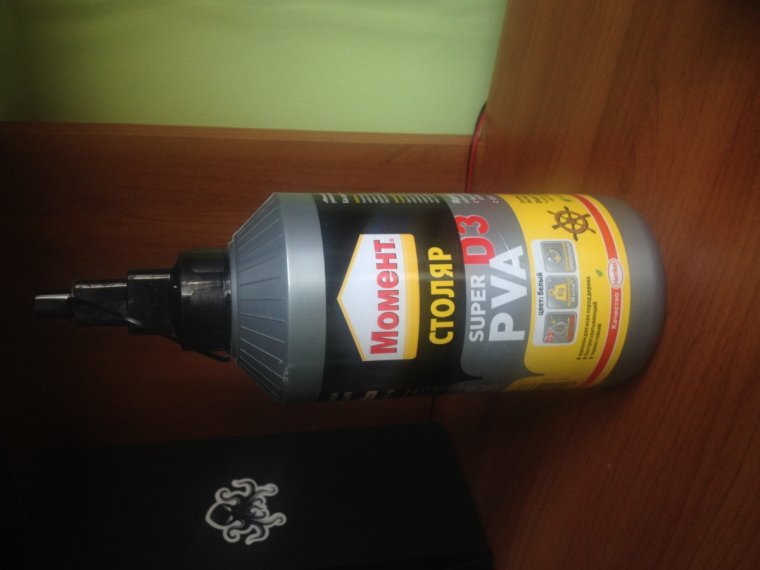 Поддельный клей момент