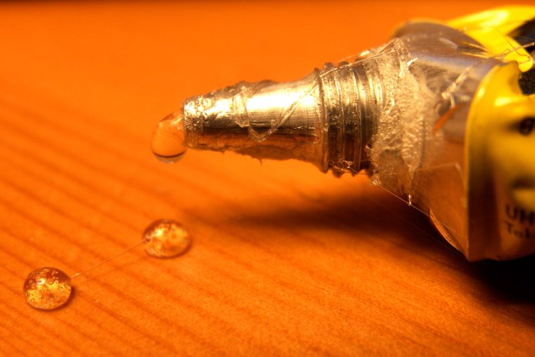 Клей момент тюбик