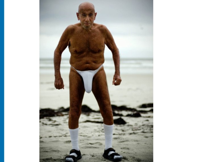 Старые мужчины в стрингах