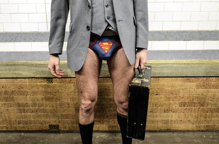 Мужчина без штанов