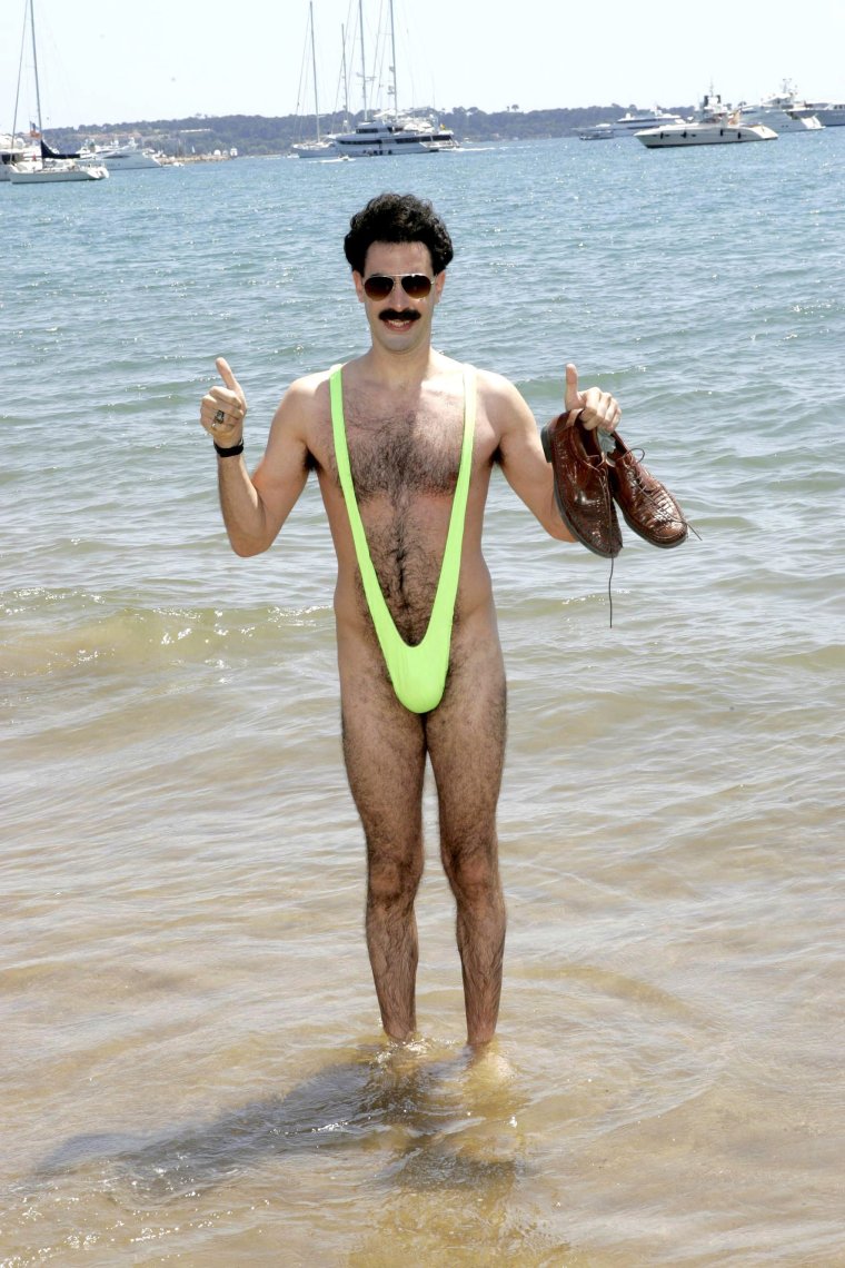 Барон Коэн в купальнике