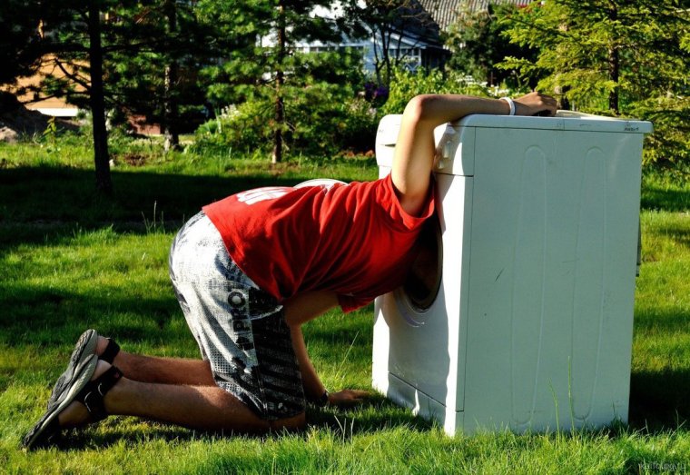 Человек и стиральная машинка