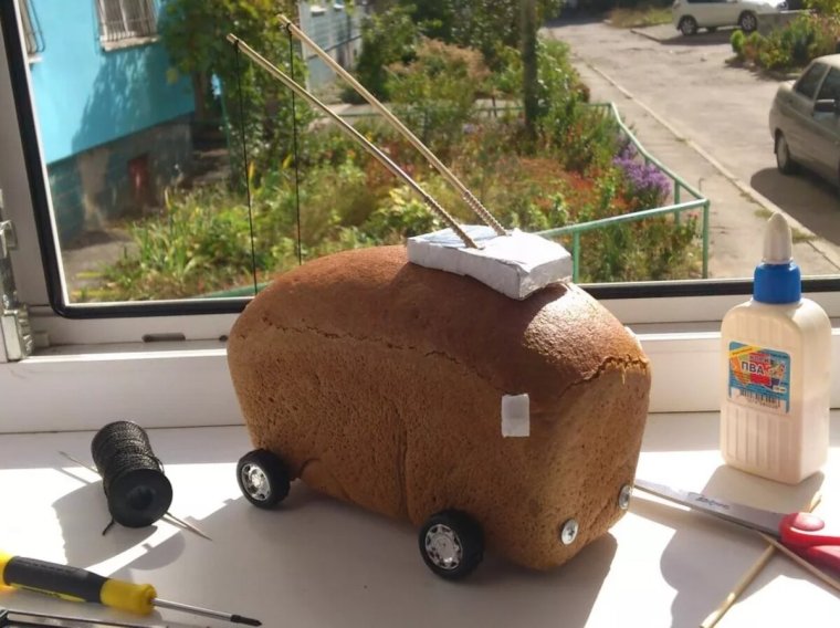 Троллейбус из буханки