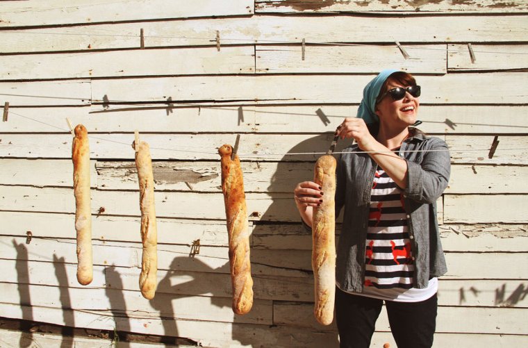 Человек с багетом