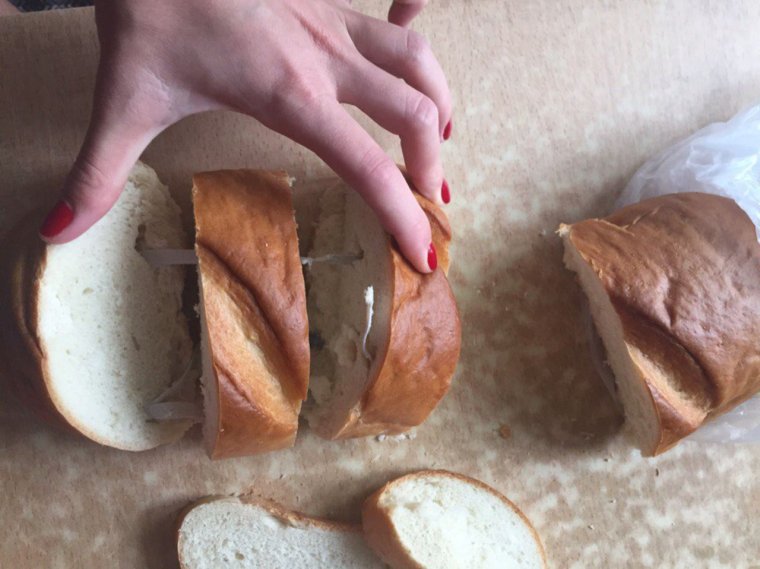 Член в хлебе