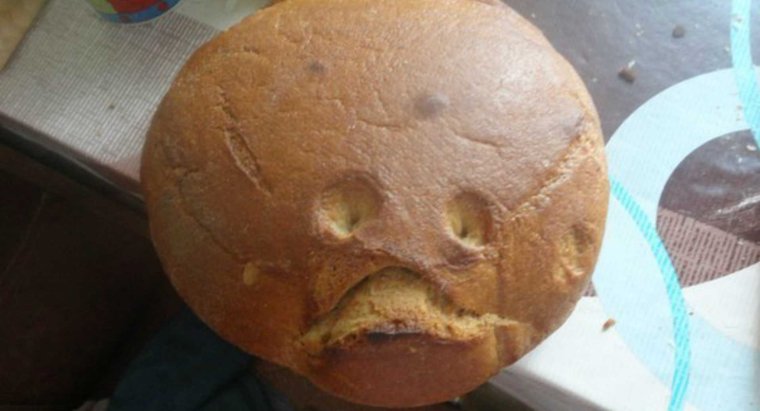 Булочка с лицом