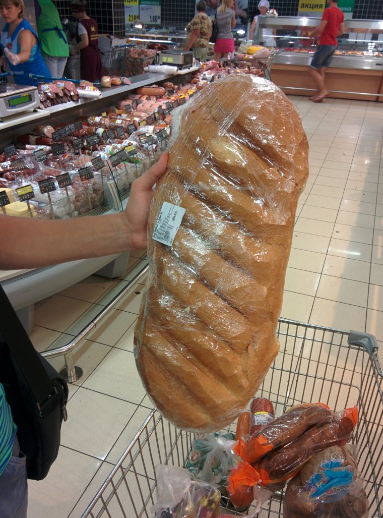 Огромный хлеб