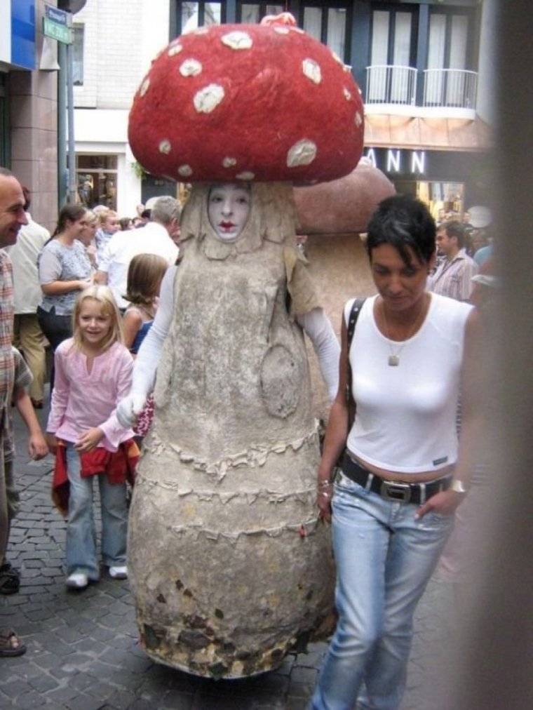 Люди в дурацких костюмах