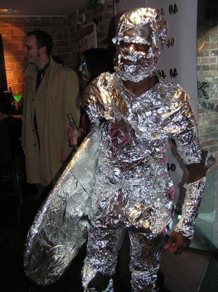 Странные мужские костюмы