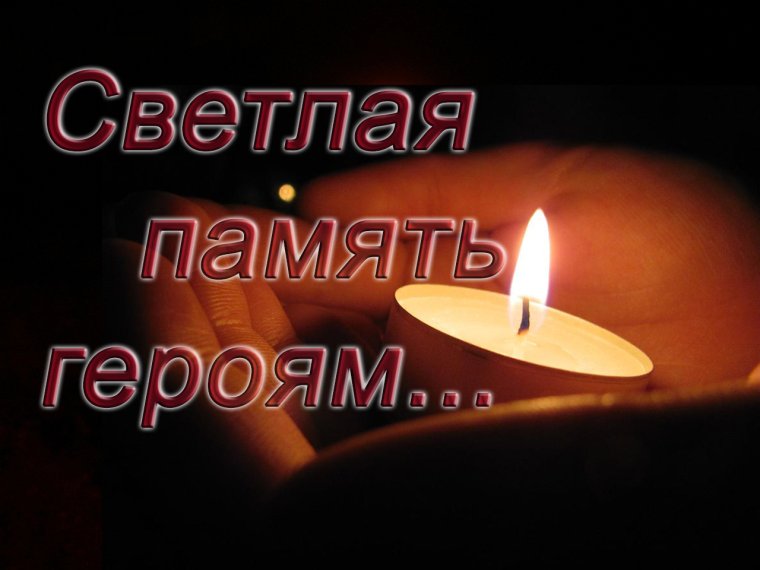 Свеча на белом фоне