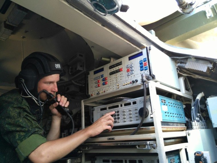 Поздравить с днем военного связиста