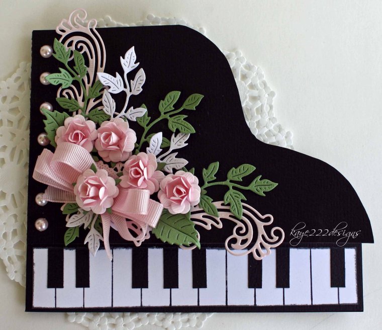 Открытка в виде пианино