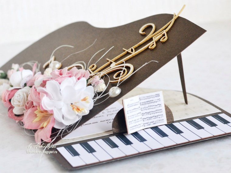 Открытка пианино