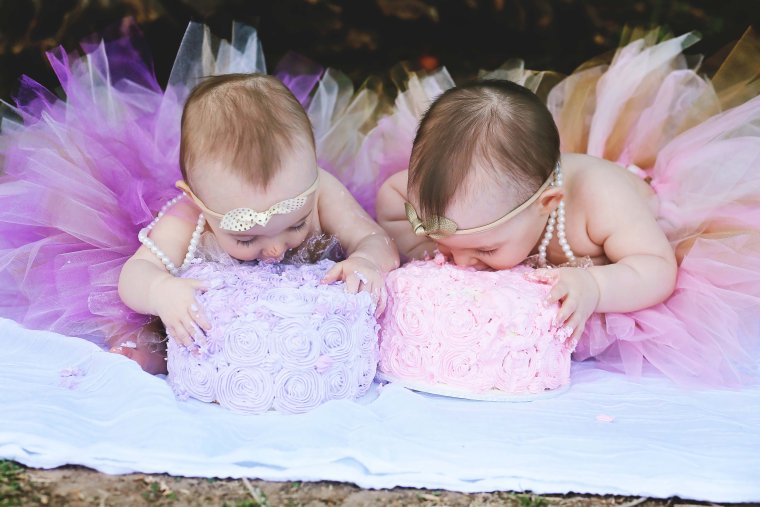 С днём рождения близняшек девочек