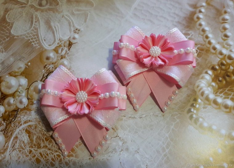 Розовые бантики канзаши