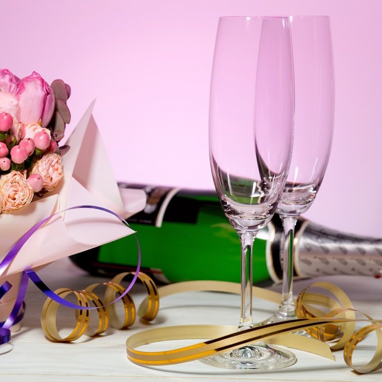 Открытки с днём рождения торт и бокал