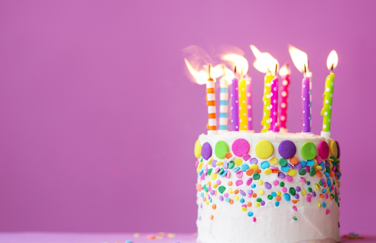 Красивый торт и цветы