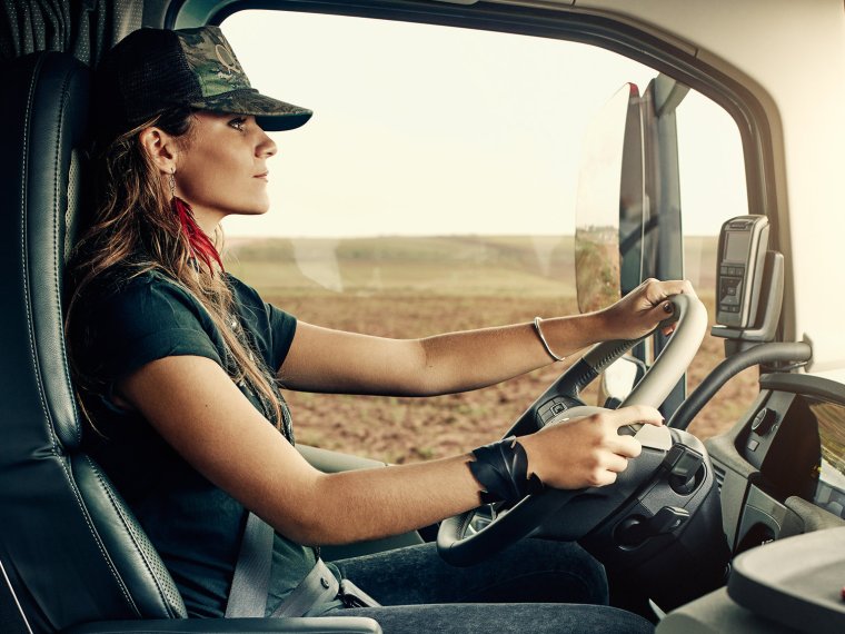 Девушка шофер