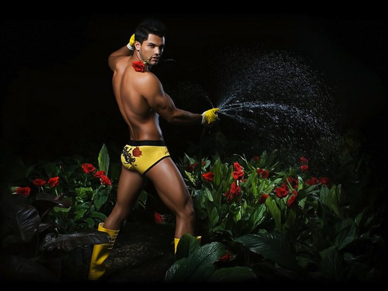 Мужчина в цветах