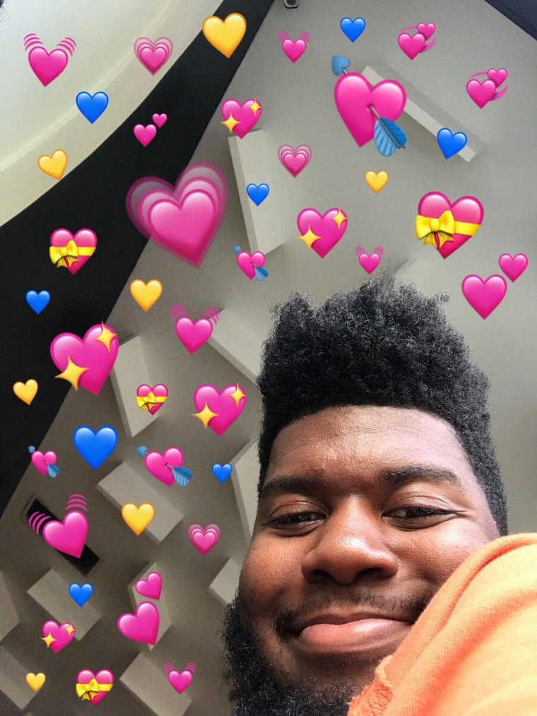 Негр с сердечками