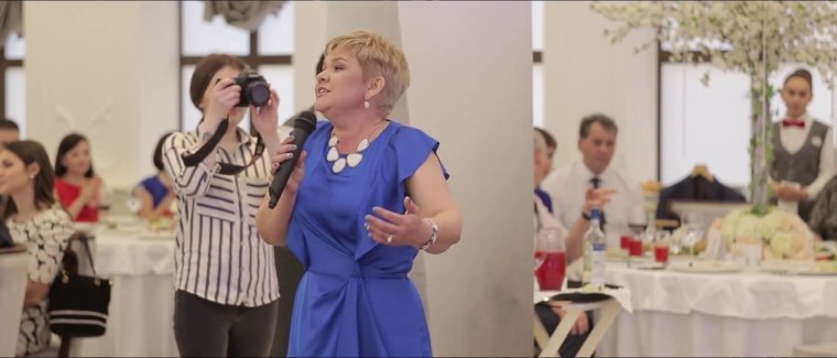 Мама поёт на свадьбе дочери