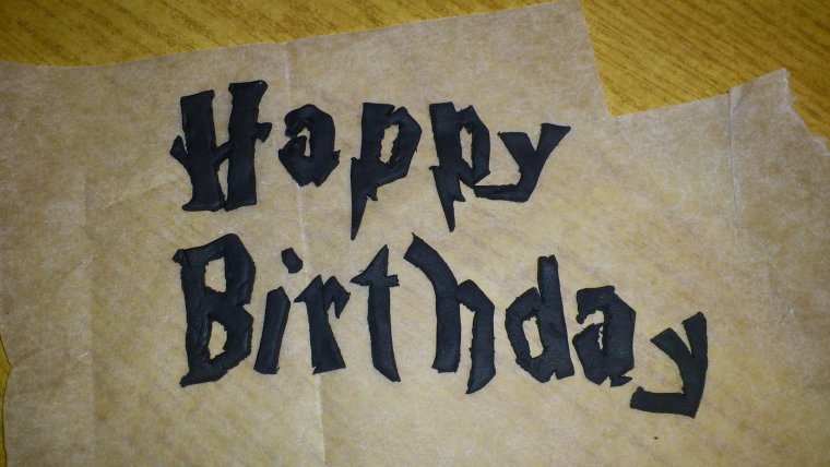 Надпись Happy Birthday в стиле Гарри Поттера