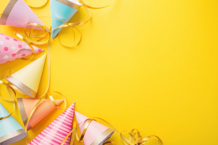 Желтый фон день рождения