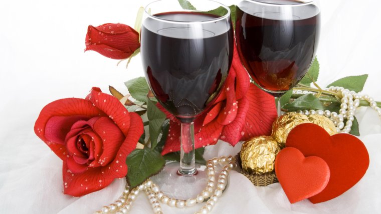 Бокал красного вина за дружбу