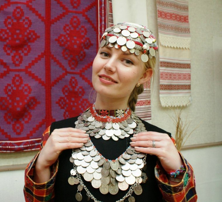 Мониста Удмуртский национальный костюм
