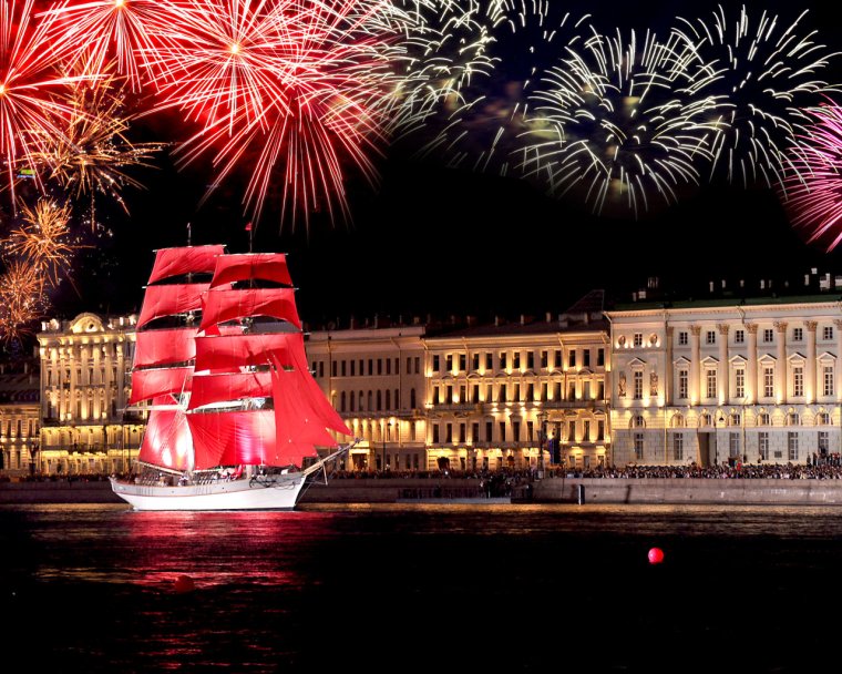 Дворцовый мост в Санкт-Петербурге