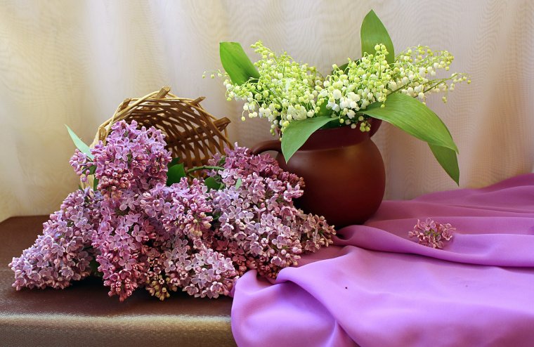 Цветы Ландыши и сирень