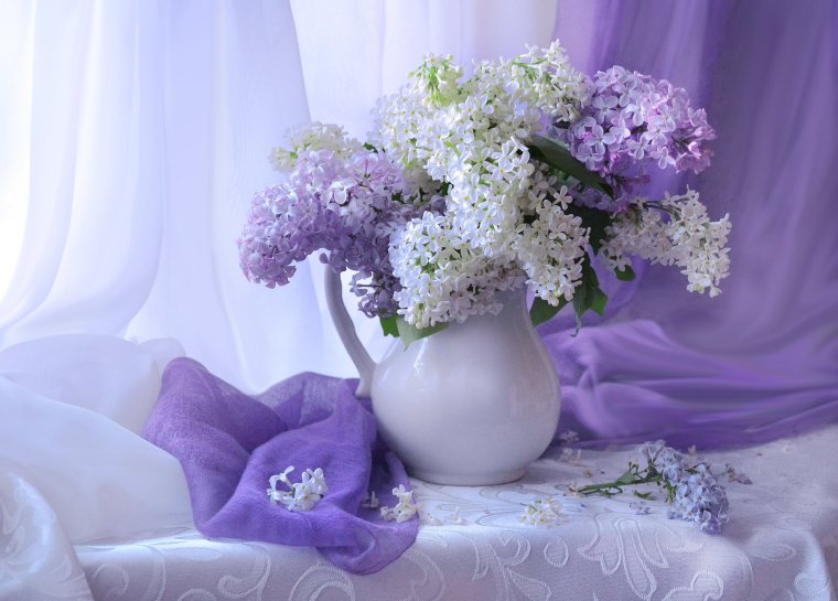 Нежный натюрморт с цветами