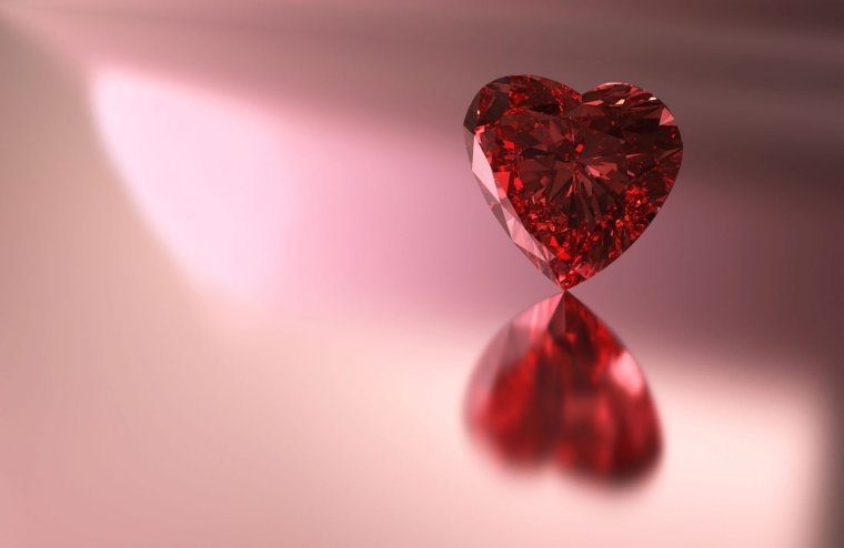 Красное сердце бриллиант