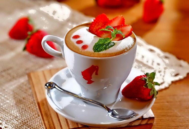 Кофе с клубникой