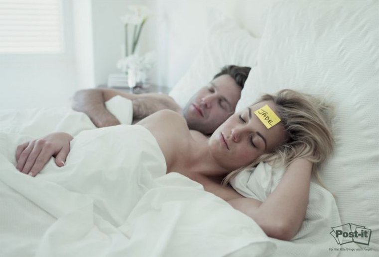 Смешная фотосессия в кровати