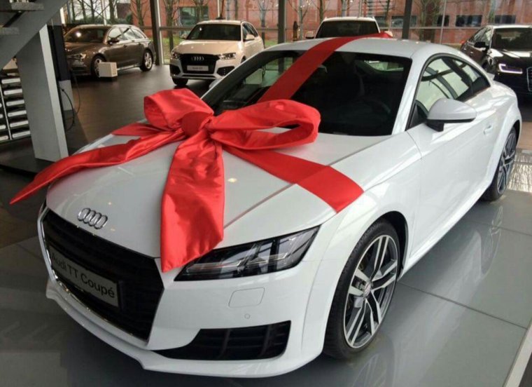 Ауди а7 с бантом