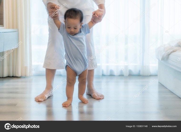 Первые шаги ребенка