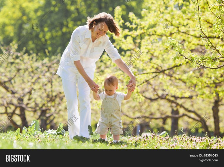 Первые шаги малыша