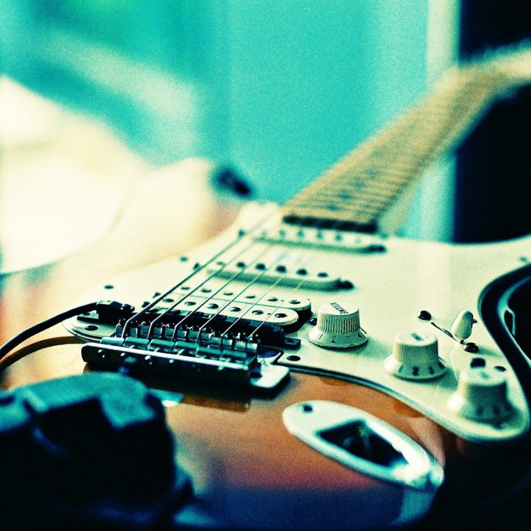 Поздравления с днём рождения с гитарой