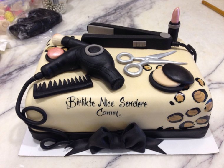 С днем парикмахера