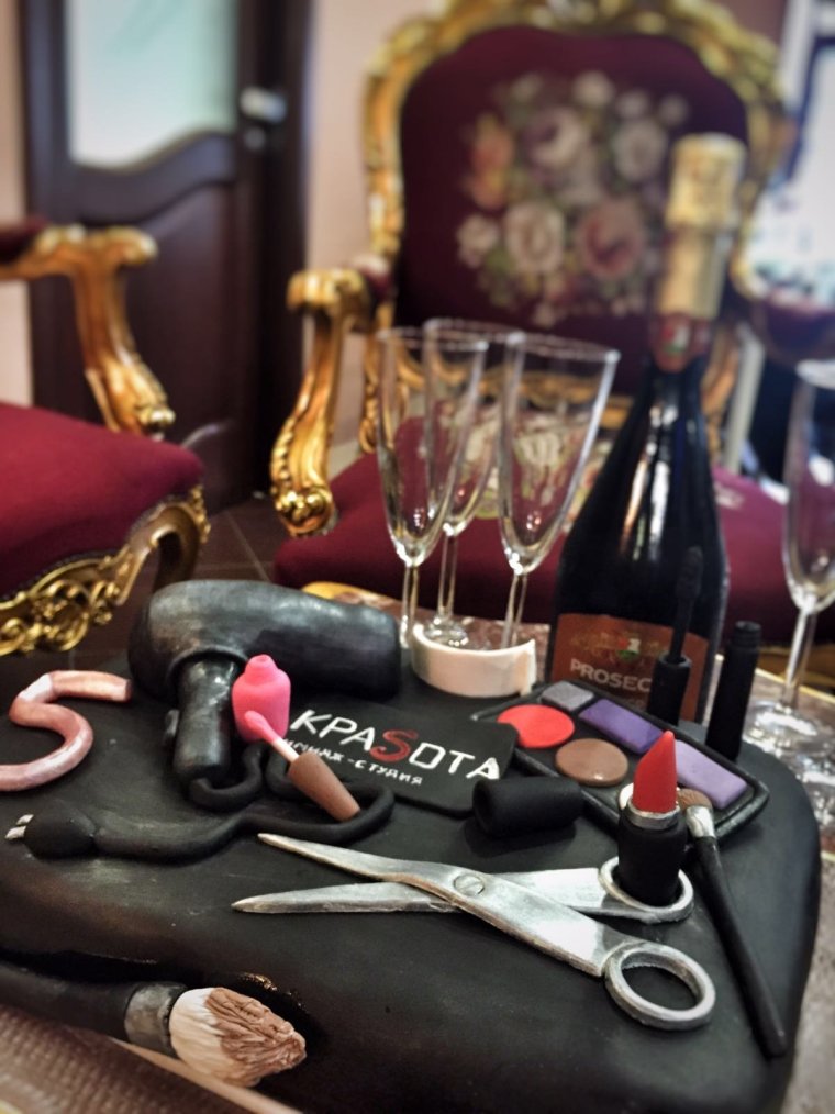 С днем парикмахера