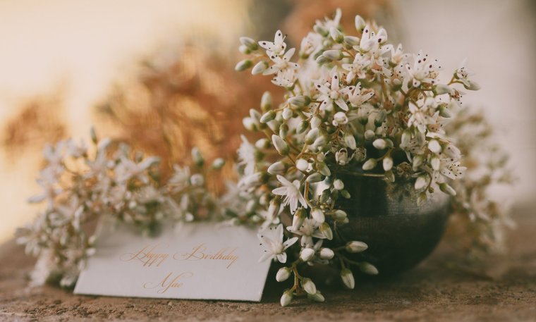 Открытка с днём рождения Минимализм