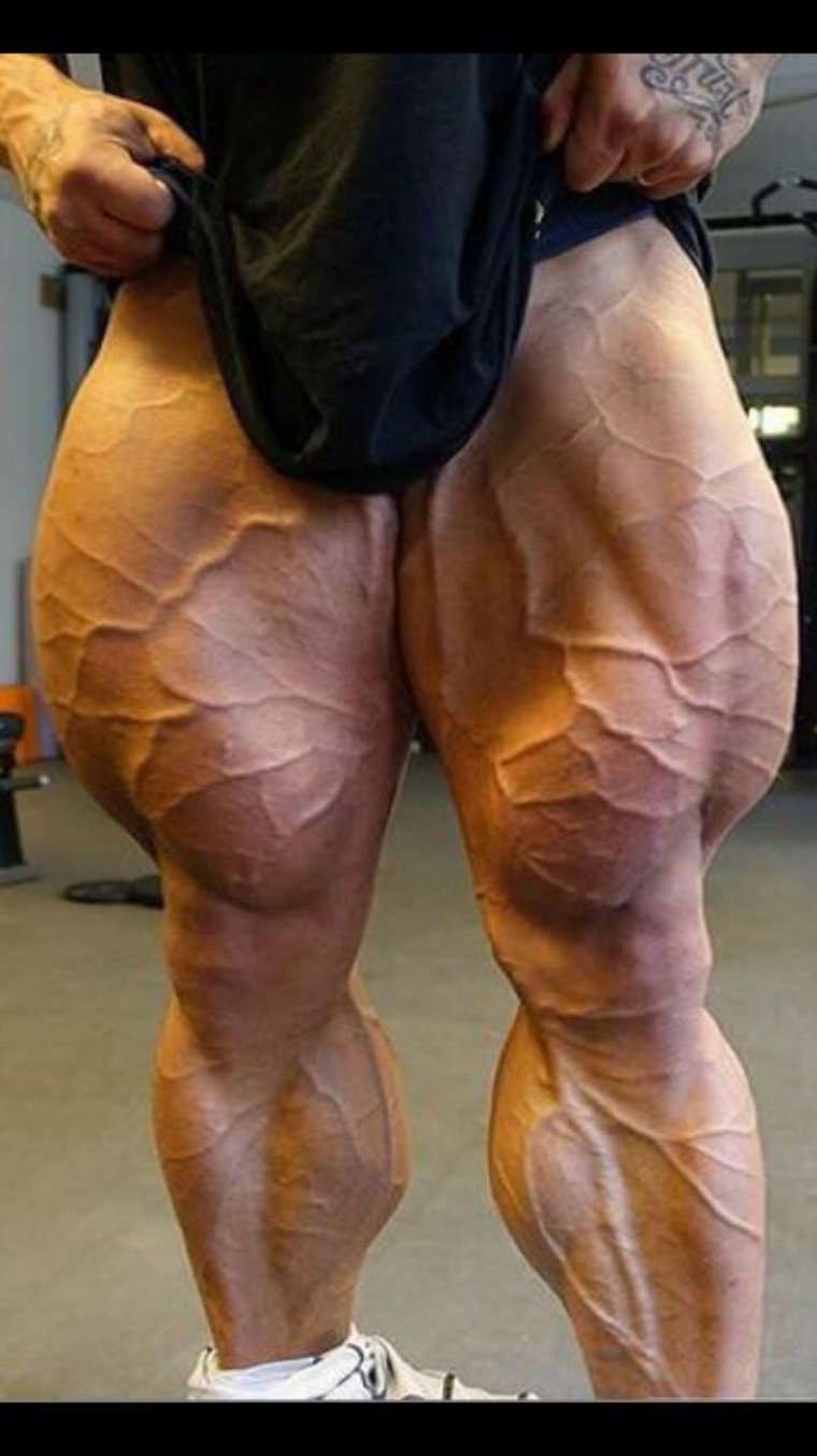 Девушка дома без лица