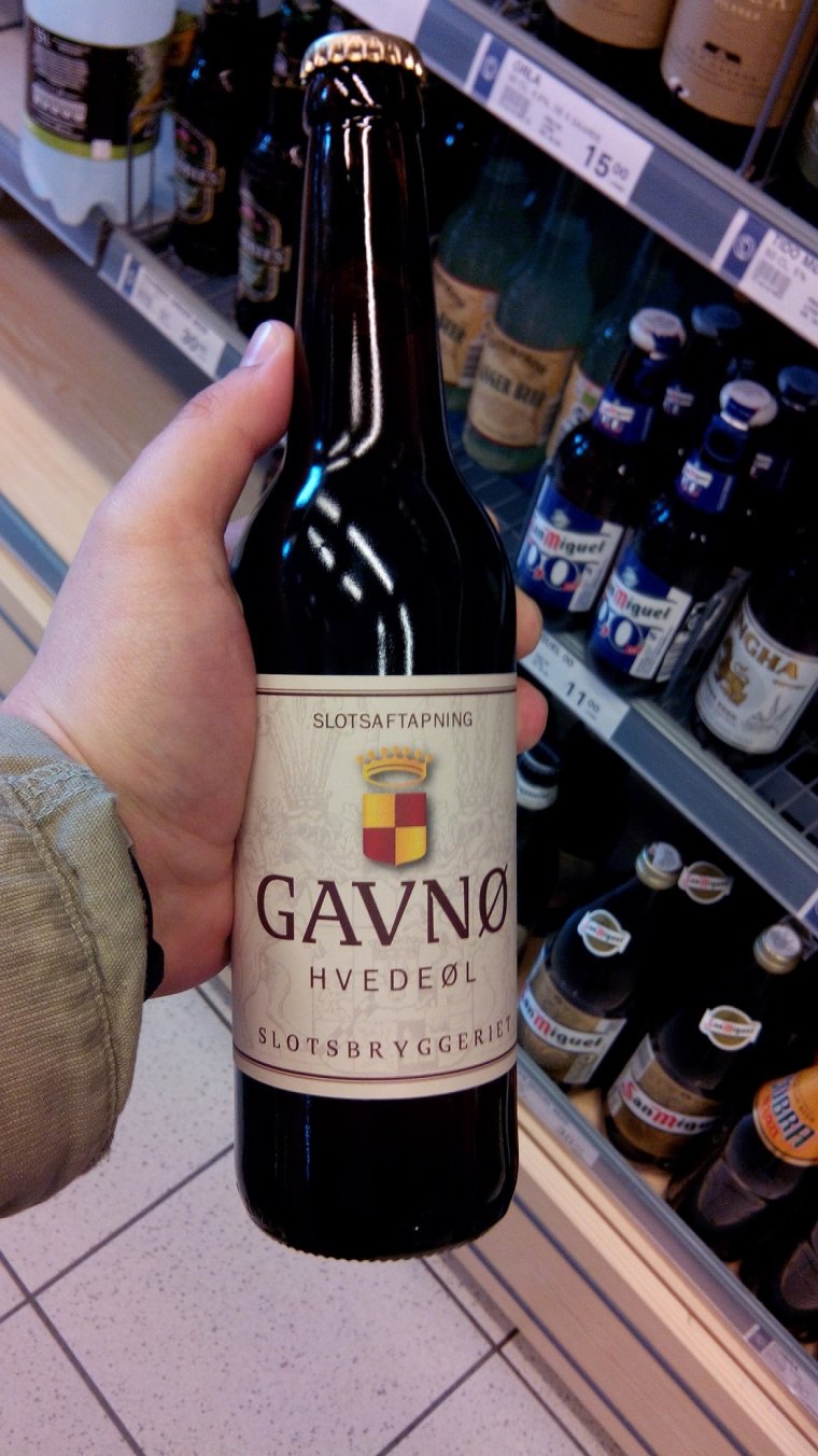 Настя Ивлеева и большой бокал