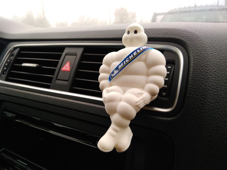 Игрушки в салон автомобиля