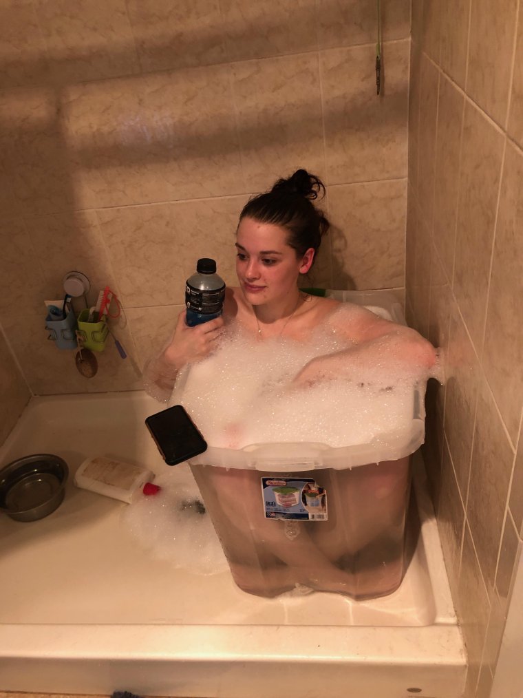 Мужик в ванной