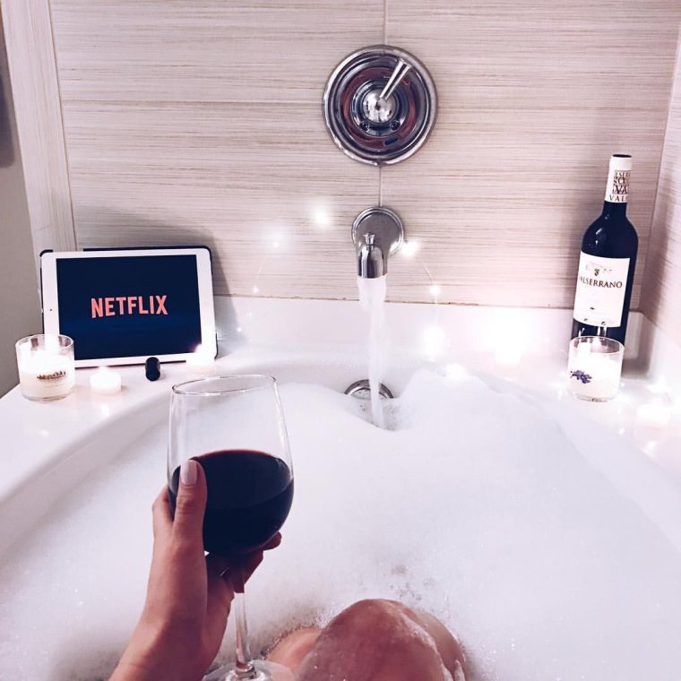 Мужчина под душем