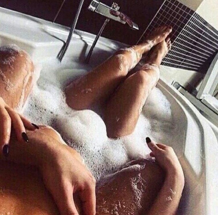 Романтическая ванна для двоих