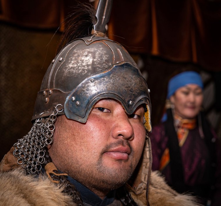 Парень с казахстанским флагом