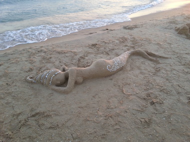 Русалку выбросило на берег